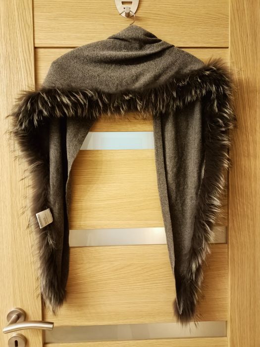 Nowy piękny wełniany szalik z futrem