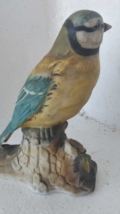 Pássaros em biscuit pintados à mão