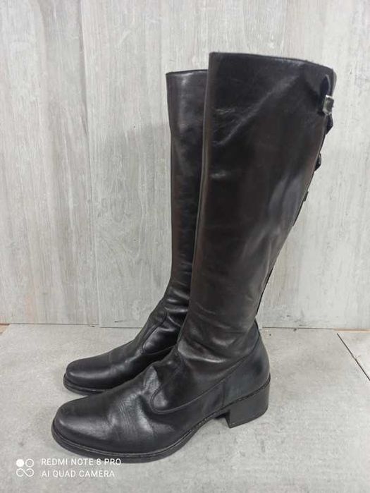 Botas usadas em pele