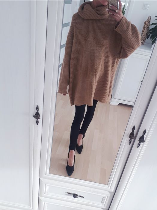 Brązowy sweter z golfem Zara