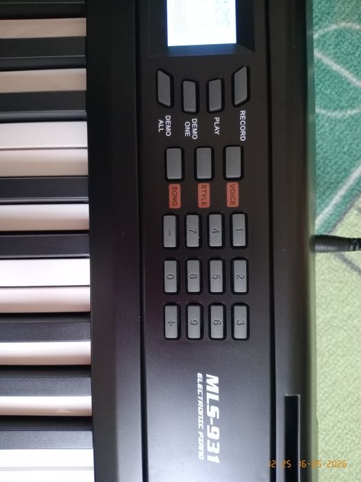 Nowy keyboard + statyw+ siedzonko