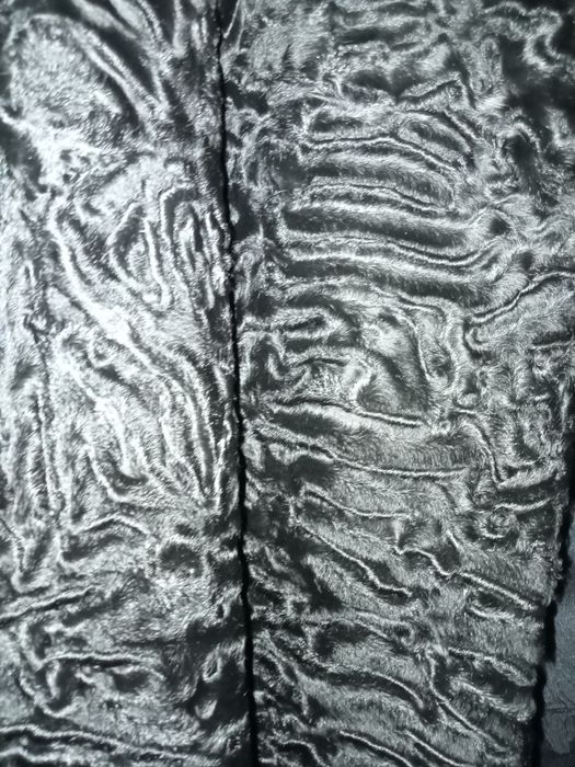 Casaco de astkhan comprido, com forro de seda .