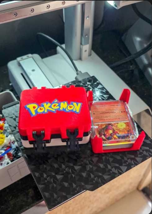 Caixa Pokéball SnapLock para Cartas Pokémon - Guarde seu Deck como um Mestre!