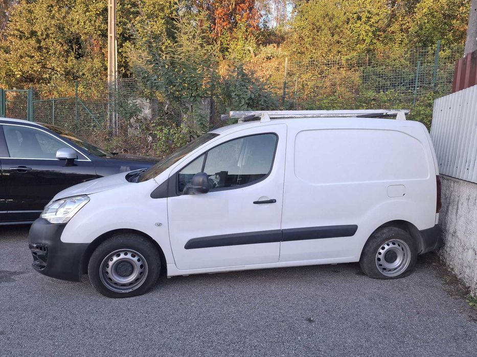 Peugeot Partner 2017 de 100 cv acidentada