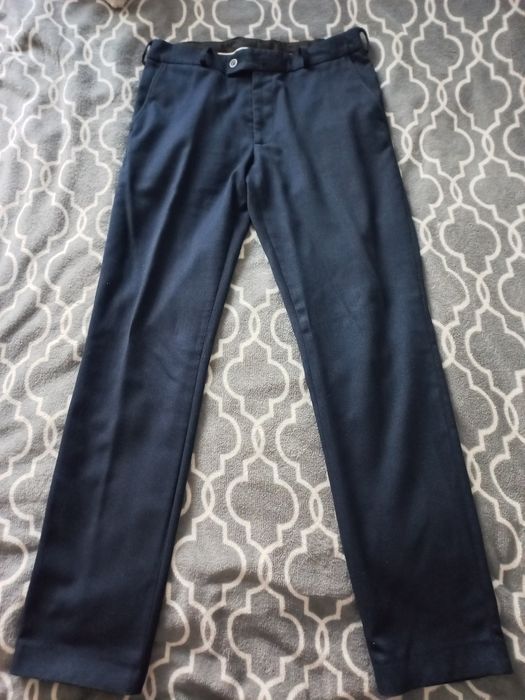 Męski granatowy garnitur