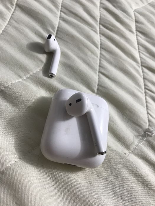 Продам навушник Airpods 2 правий а2031