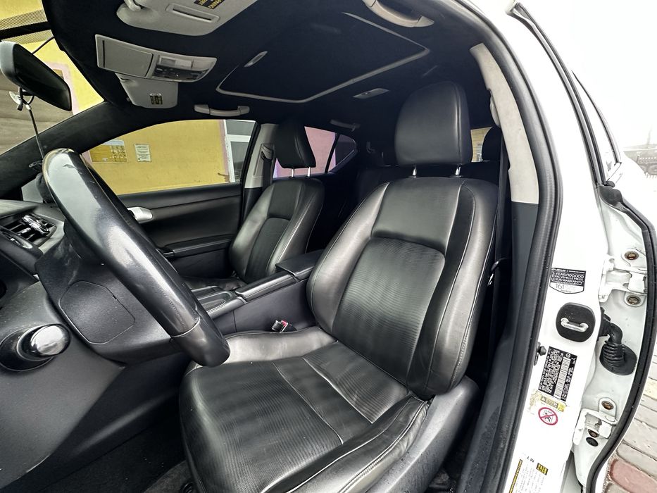 Лексус гибрид ст200