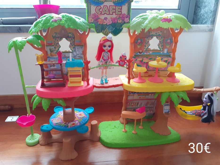 Casa da árvore da echantimals