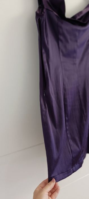 Vestido roxo cetim tamanho 38, mas veste pequeno. Usado