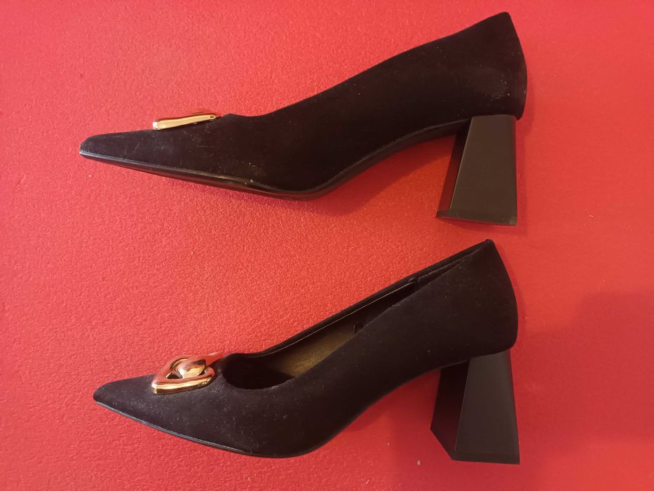 - Women's black shoes, size 38 / €8.64738048361987122