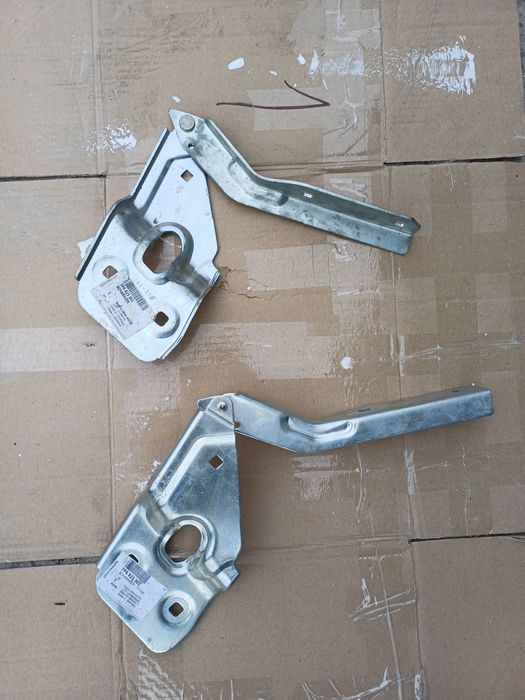 Петлі завіси капота Volkswagen Touareg