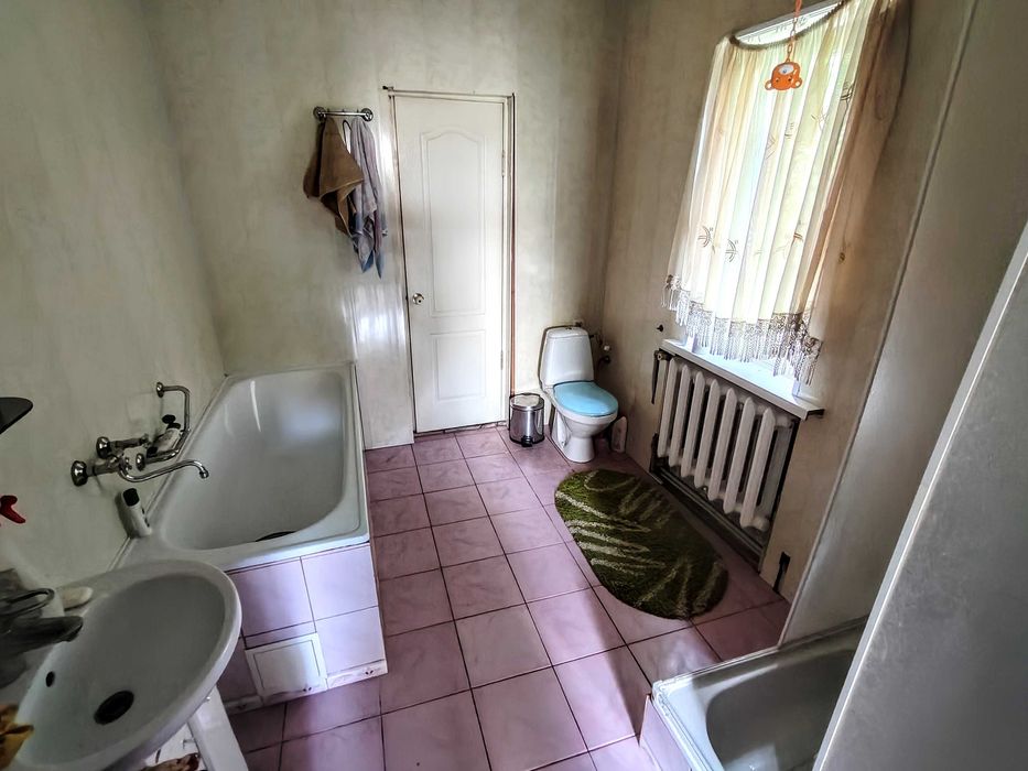 Будинок на просторій земельній ділянці між Базарчиком та Сушильним