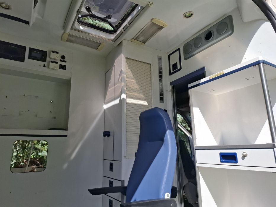 VW Crafter 2.5 TDI karetka ambulans kamper