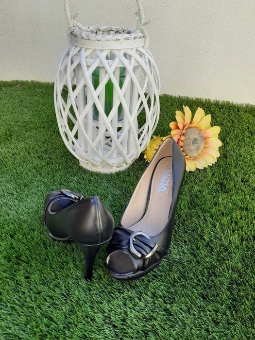 Sapatos pretos nº37, salto alto compensado