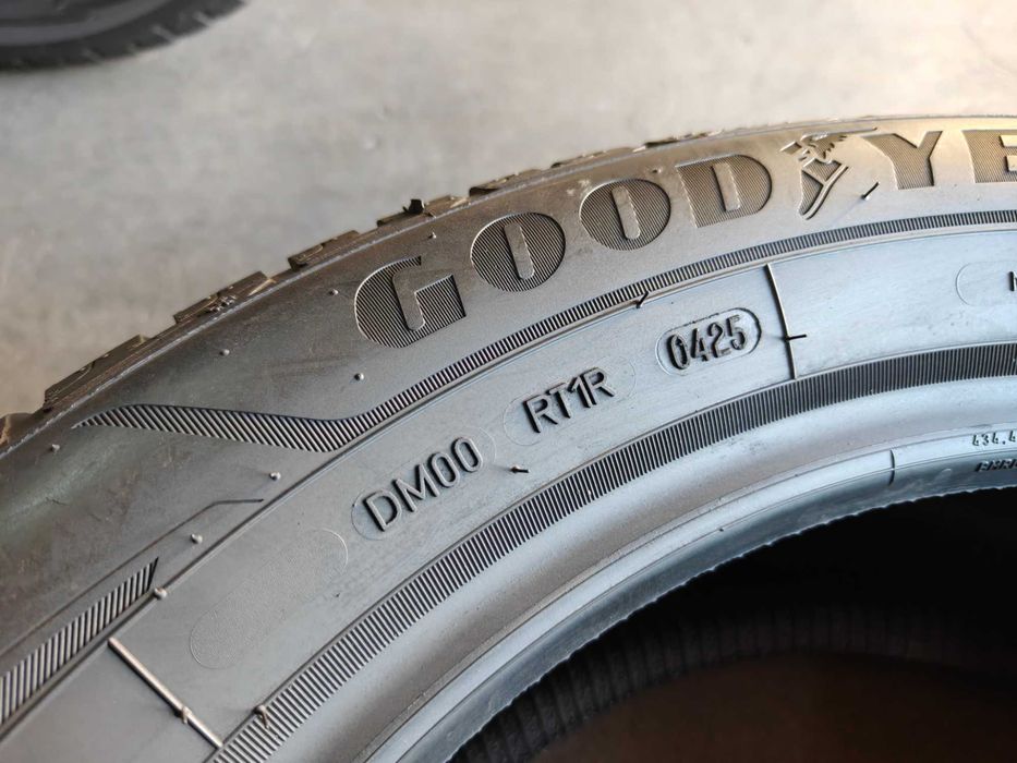 R17 225/55 шини зимові вживані імпортні GoodYear Ultraprip Performance рік25 виробництво Германія