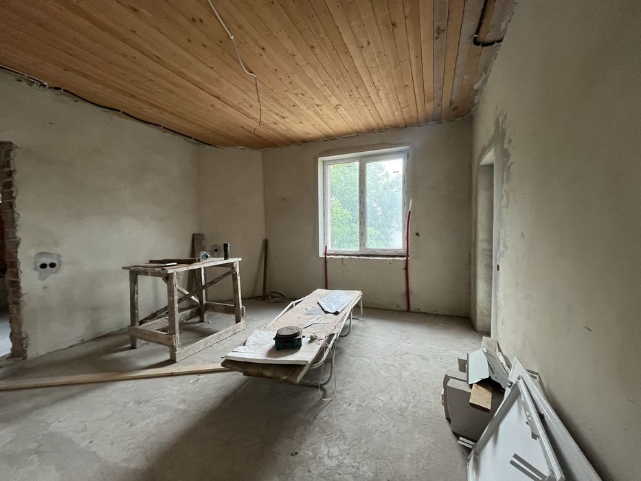 Сучасн.котеж закритою територ.в р-н нових котед. поруч центр.частини.