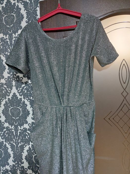 Святкова жіноча сукня