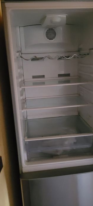 Lodówka no Frost bez rozmrażania srebrna inox Beko 180cm uszkodzona