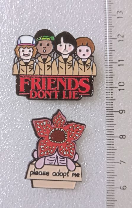 2 pins Stranger Things