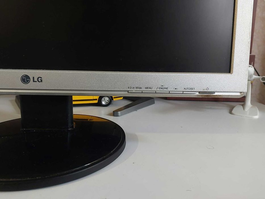 Монітор LG flatron w2042s-sf 20 дюймів