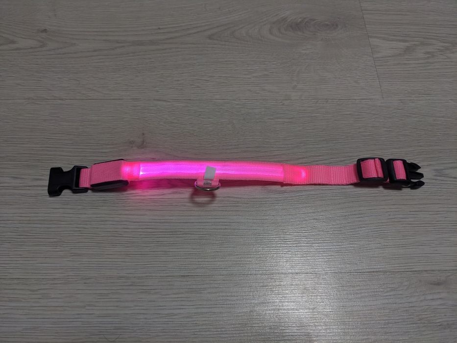 Ошийник для собак що світиться рожевий