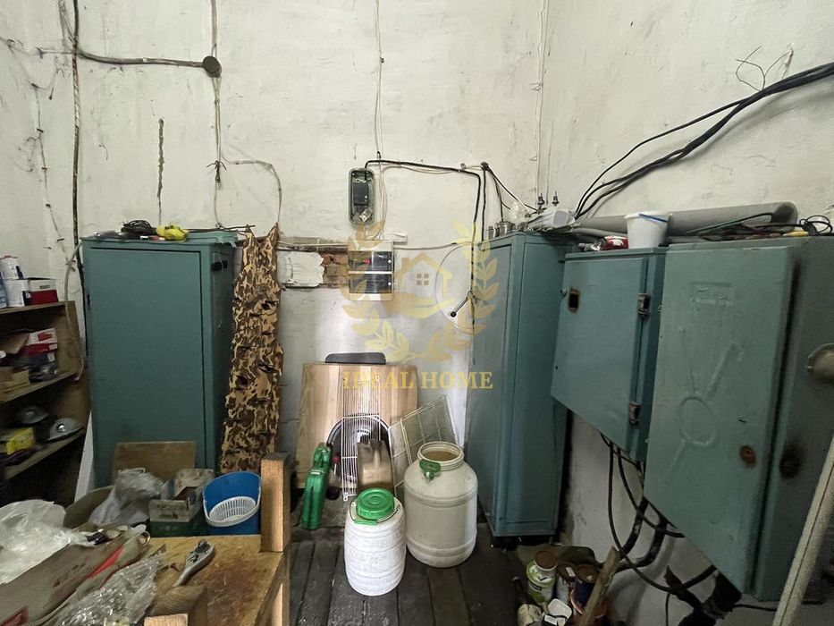 Продам кафе цех гараж у місті Тетіїв.