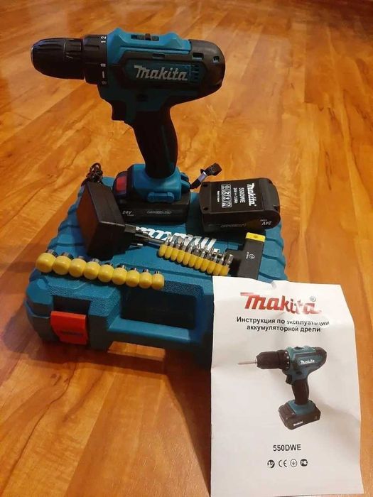Makita 550DWE NZ-93 — ШУРУПОВЕРТ з набором свердел і біт
