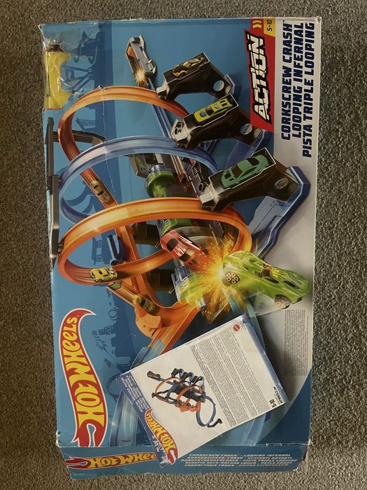 Трек Хот Вілс Corkscrew Crash Track