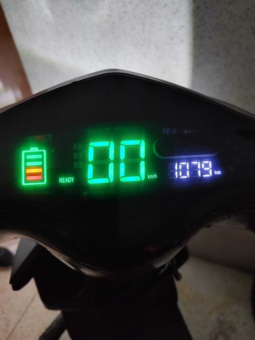 Mota elétrica Seventeen 250w, Lítio 40, Demop, capacete e aloquete