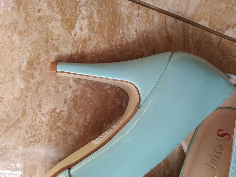 Nowe czółenka szpilki lakierowe