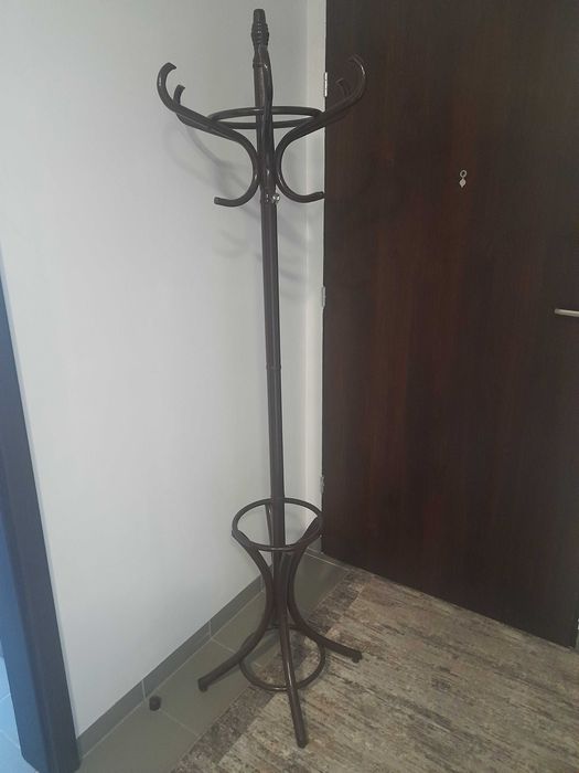 Wieszak drewniany stojący