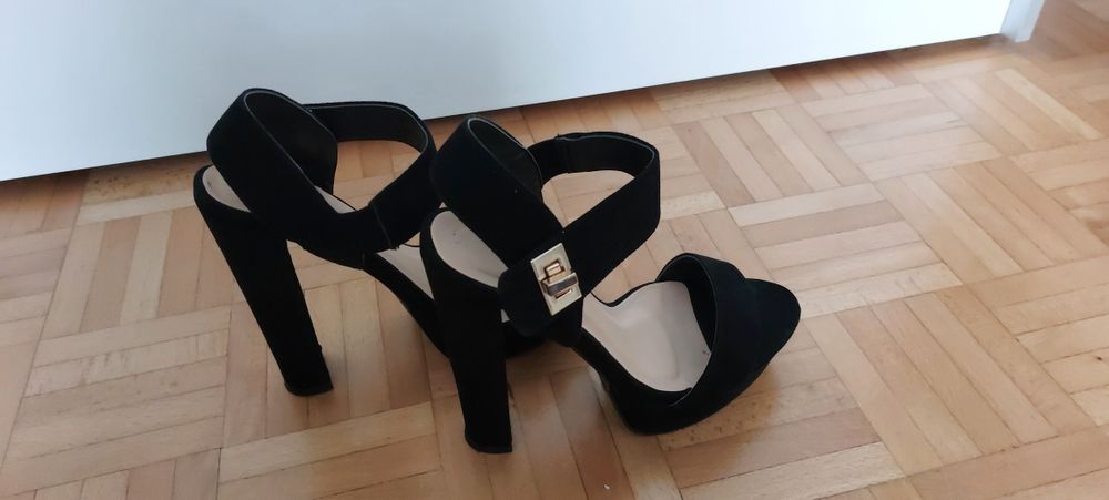 Szpilki 2 pary Sandały i kozaki pak