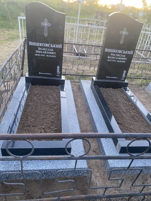 Пам’ятники бетонні,граніт ,пласик ,крошка