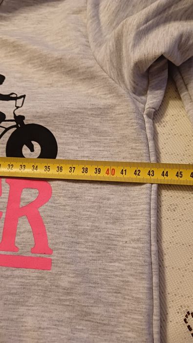 Bluzka z kapturem na 146cm nowa.