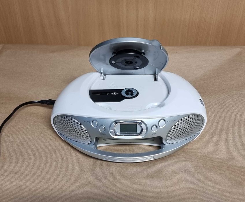 Przenośny radioodbiornik z odtwarzaczem CD NIKKEI NCD400WT