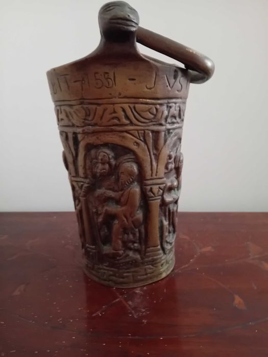 Decorative Artistic Bronze Bucket/Pot