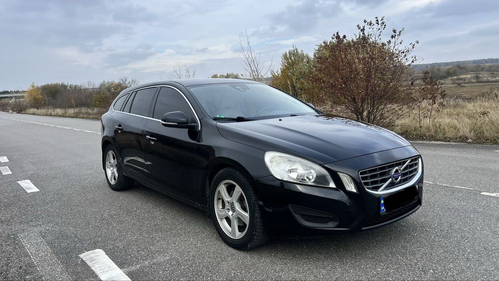 Автомобіль Volvo V60