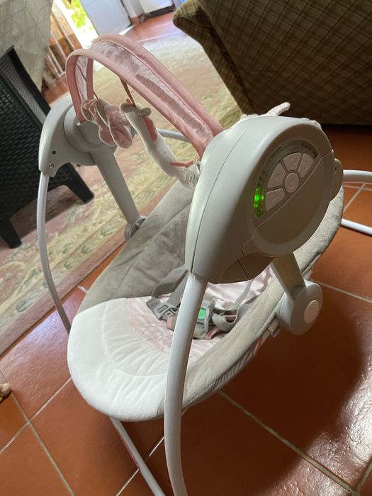 Cadeira de baloiço bebé menina