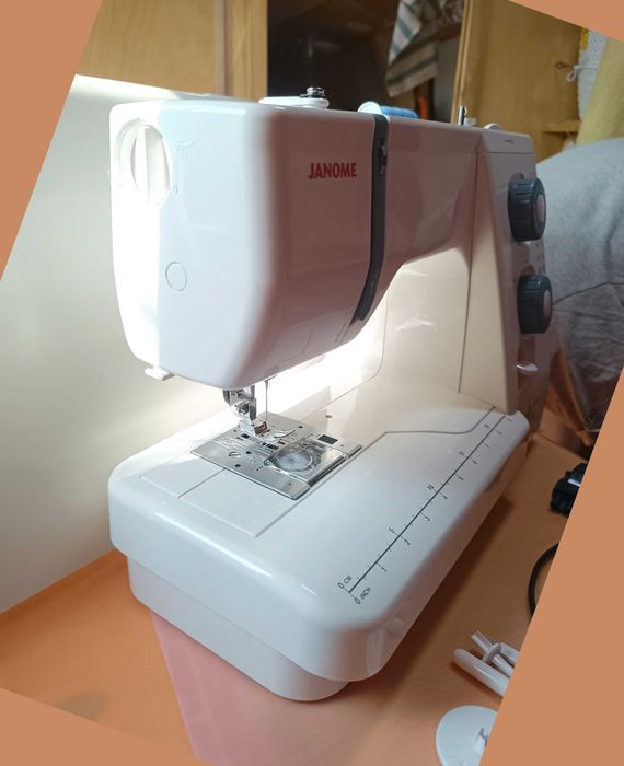 Maszyna do szycia Janome Sewist 521