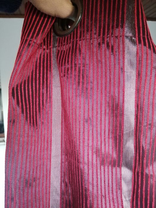 Cortinas organza vermelho e cinza como novos