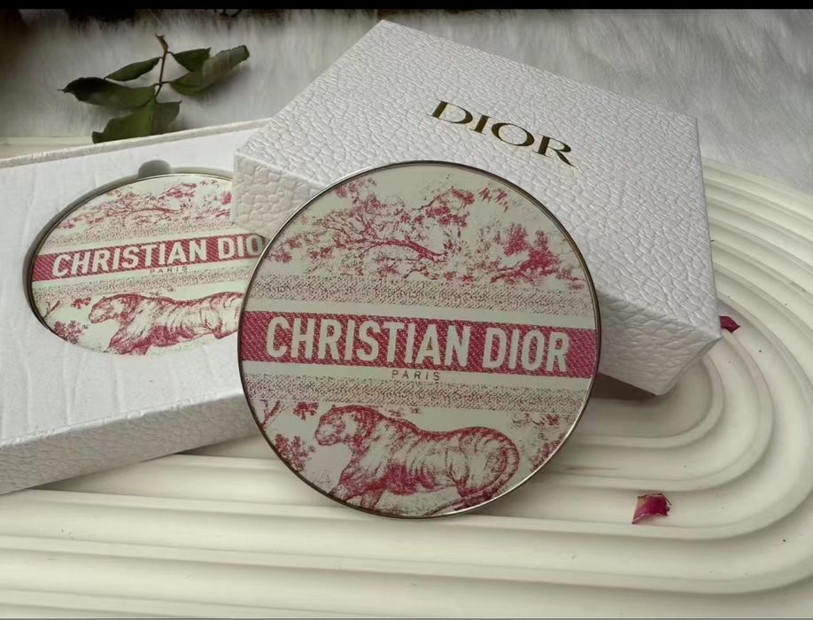 Дзеркало для макіяжу dior