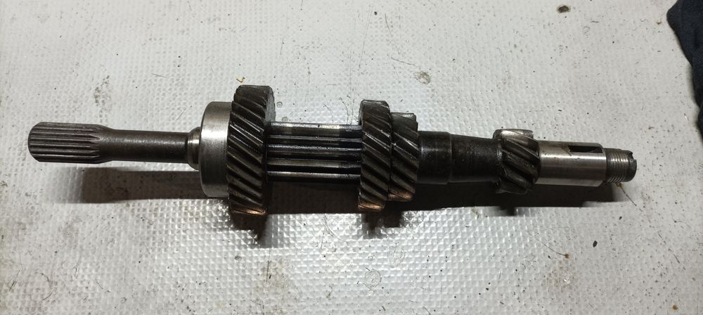 Продам первичный вал на КПП сенс таврия Славута