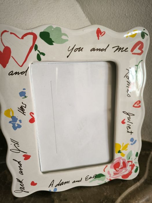 Molduras de loiça pintadas à mão por Raul da Bernarda