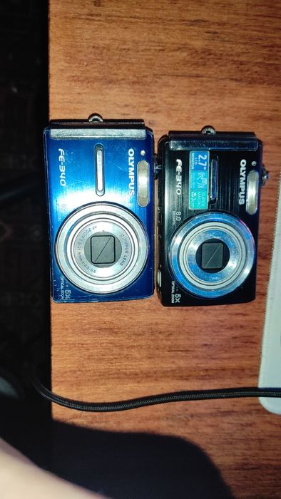 Дві камери Olympus fe-340