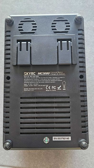 Carregador de pilhas inteligente SkyRC MC3000