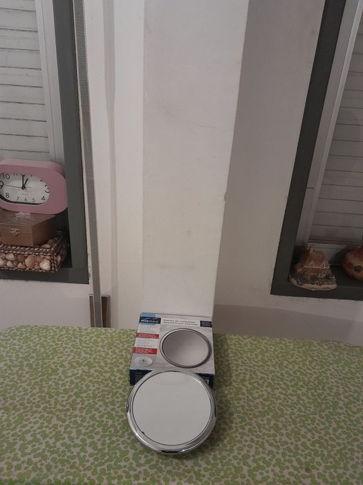 Vendo Espelho de Cosmética muito bonito como novo