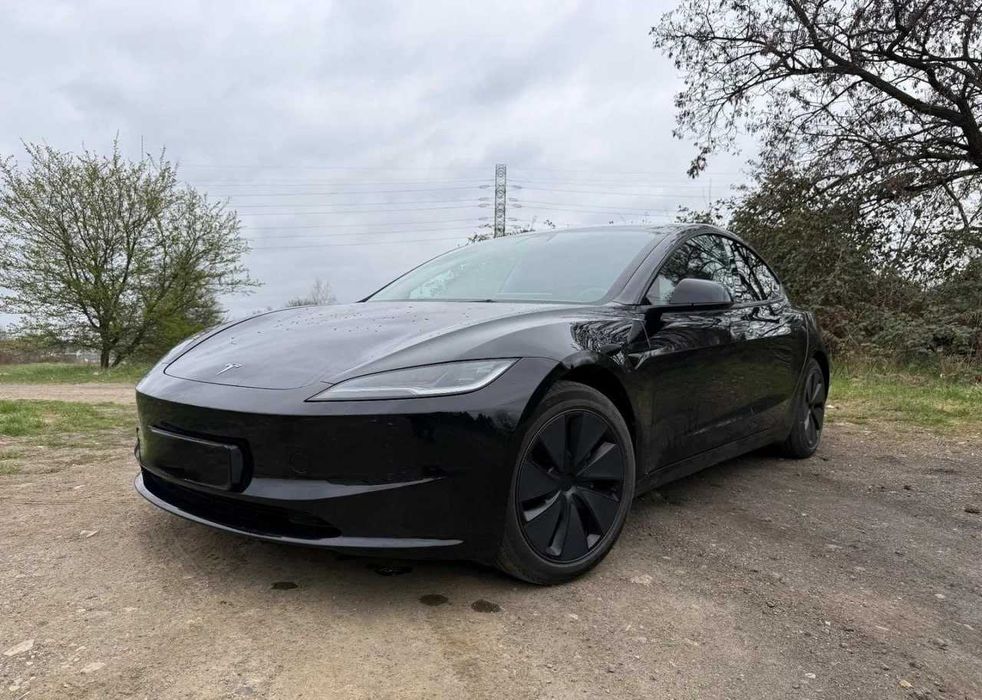 Tesla Model 3 2024 року