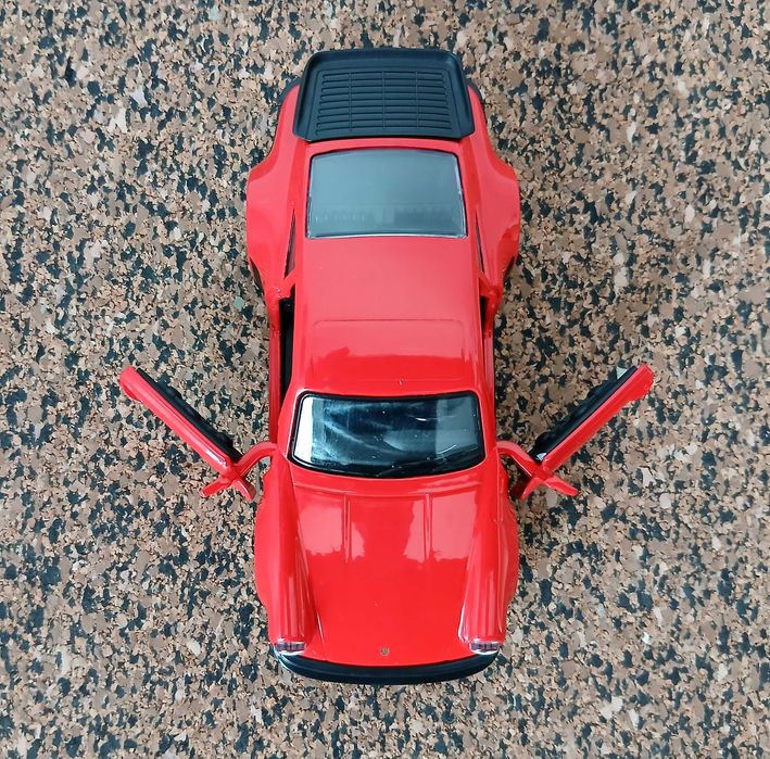 Porche 911 Turbo 3.3 (escala 1:32)