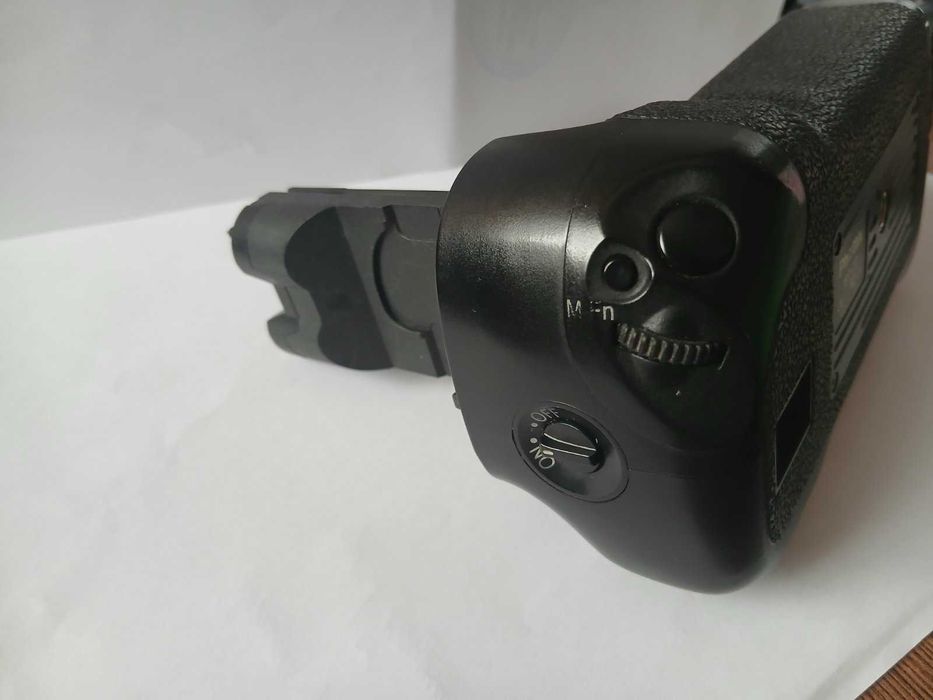 Phottix BP-7D батарейна ручка
