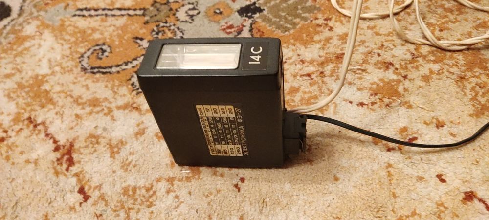 Фотоаппарат зенит-ет и вспышка